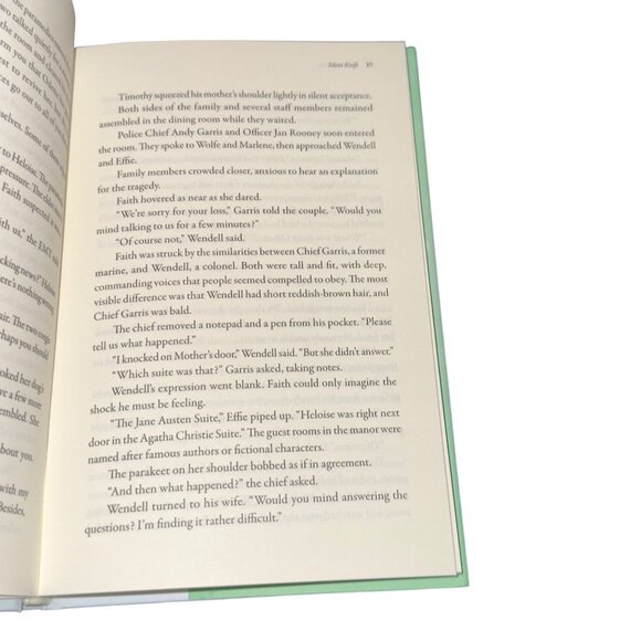 SILENT KNIFE by CATHERINE DILTS - ANNIES MISTLETOE MYSTERIES - Picture 5 of 5